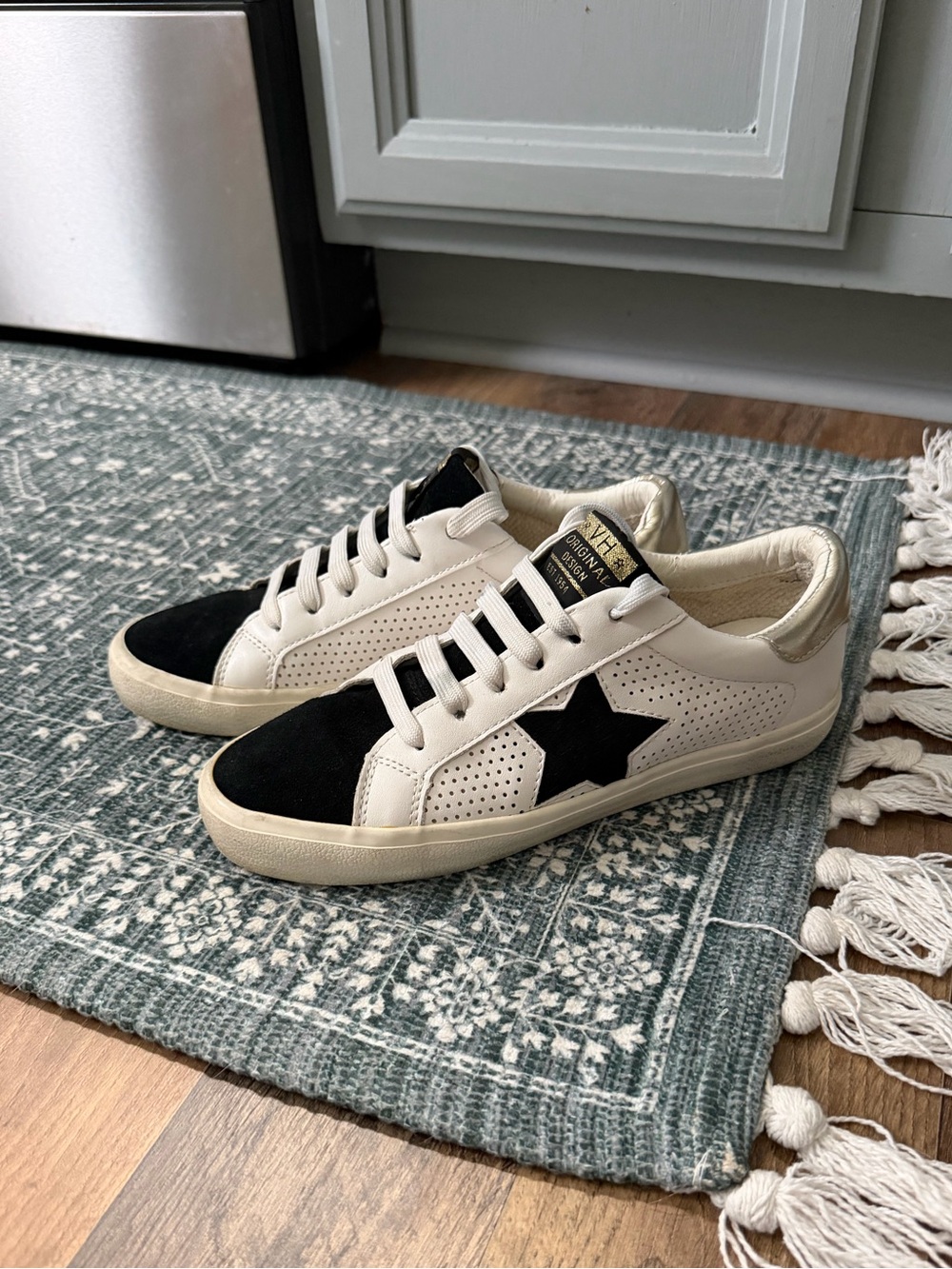 Vintage Havana White and Black Low-Top Sneakers
